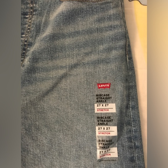 Levi's® Women's Ultra-High Rise Ribcage Straight Jeans - Picture 4 of 5